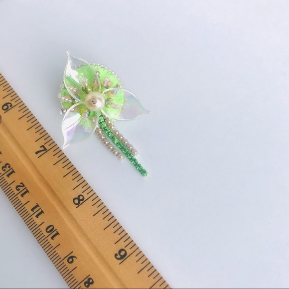 Floral stud earrings with crystal chain pendant - Picture 10 of 10